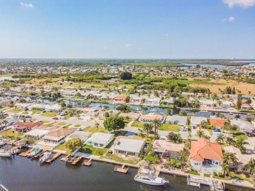 3955 Floramar Ter, New Port Richey FL 34652-3118 exterior