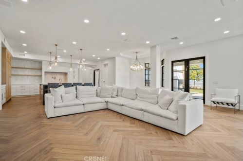 25682 Oak Meadow Dr, Santa Clarita CA  91381-0762 exterior