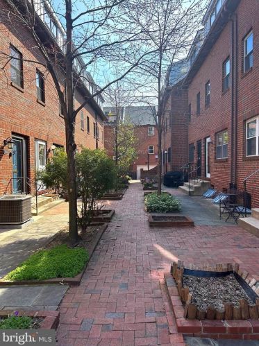 520 Lombard St, Philadelphia PA  19147-1402 exterior