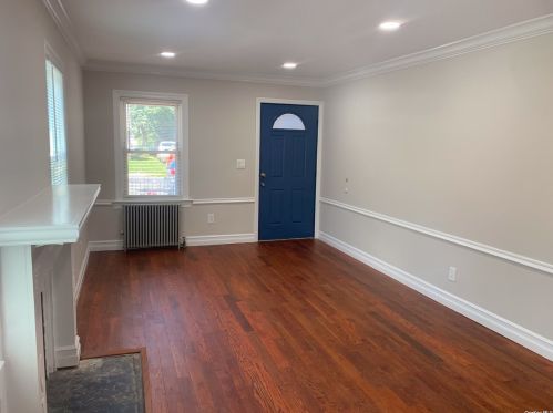 75 Roosevelt Ave, Roosevelt, NY 11575-1118