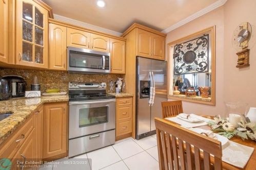 2540 67th Pl, Hialeah, FL 33016-2830