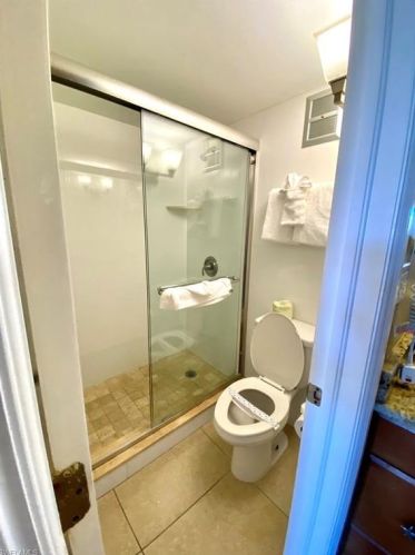 2555 Tamiami Trl, Naples FL  34103-4408 exterior