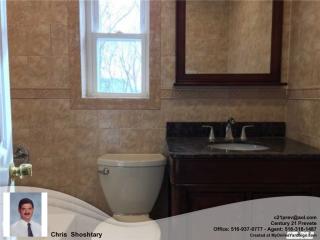 21 Murray Rd, Hicksville, NY 11801-5116