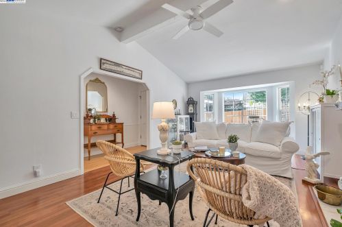 4551 Edwards Ln, Hayward, CA 94546-4734