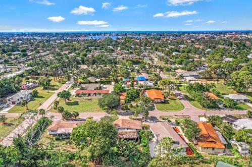 2263 Spruce St, Naples FL  34112-4652 exterior