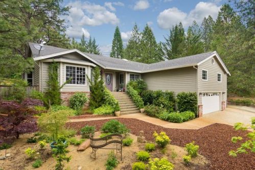 4657 Monte Vista Dr, Snowline Camp, CA 95709-9567