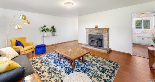 5625 Henning Rd, Sebastopol CA  95472-6332 exterior