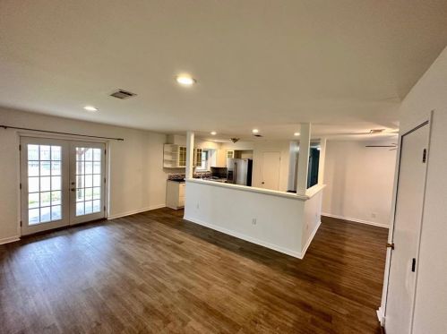 8309 Briarwood Ln, Austin TX  78757-7644 exterior