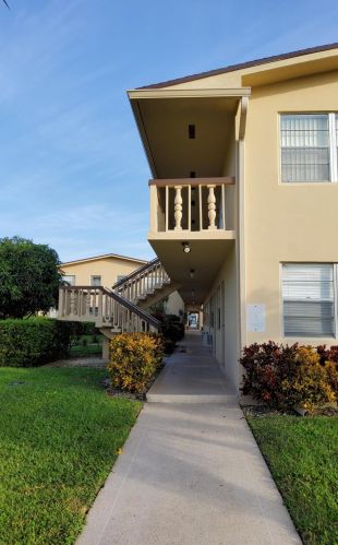 210 Sheffield I, West Palm Beach, FL 33417-1513
