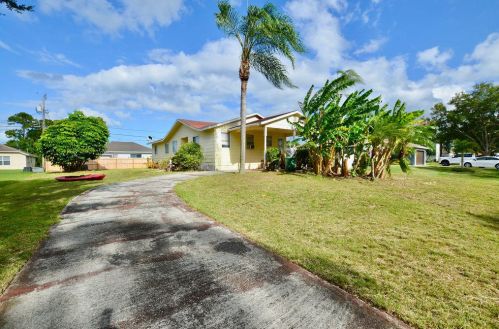 3521 Carmody St, Fort Pierce, FL 34953-5231
