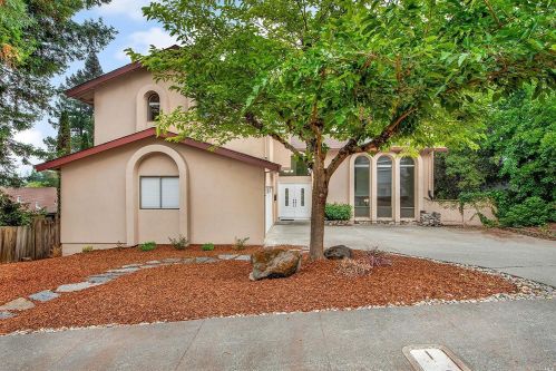 3215 Conifer Dr, Santa Rosa, CA 95404-1711