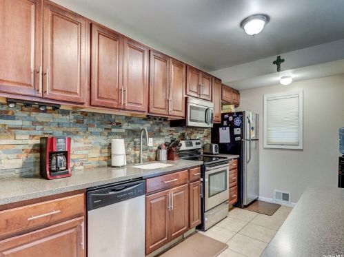 555 Connetquot Ave, Islip Terrace NY  11752-2503 exterior