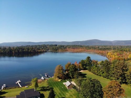292 Twin Lakes Rd, Salisbury CT  06079-8005 exterior