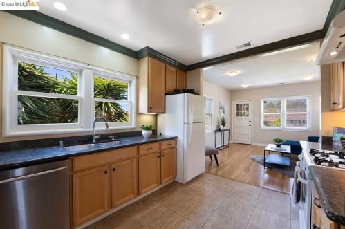 336 45 St, Oakland CA 94609-2025 exterior