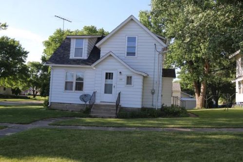 1506 11th Ave, Wieston, IA 50563-5067