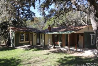 274 Angel Dr, Lake Hills TX  78063-4342 exterior