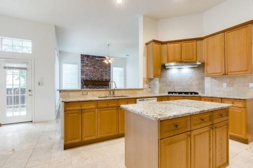 2614 Brighton Dr, Lewisville TX  75028-1463 exterior