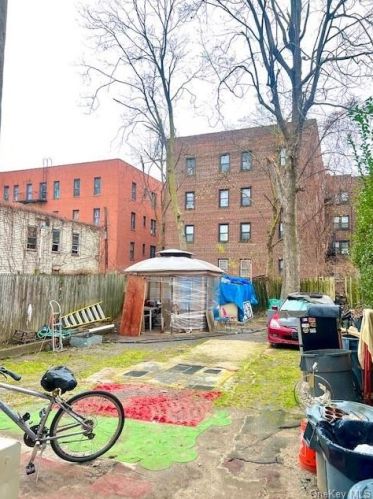 18 Monroe St, Mount Vernon NY  10550-3663 exterior