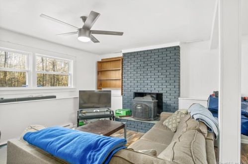 1554 Route 12, Gales Ferry CT  06335-1838 exterior