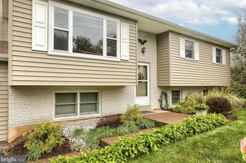 1720 Miller Rd, Water Gap, PA 17018-9740