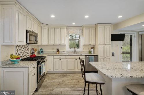 8322 Cedar Rd, Melrose Park PA  19027-2141 exterior