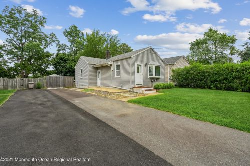 23 Ann St, East Freehold, NJ 07728-1902
