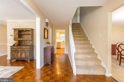 19 Hayloft Cir, Wilmington, DE 19808-1983