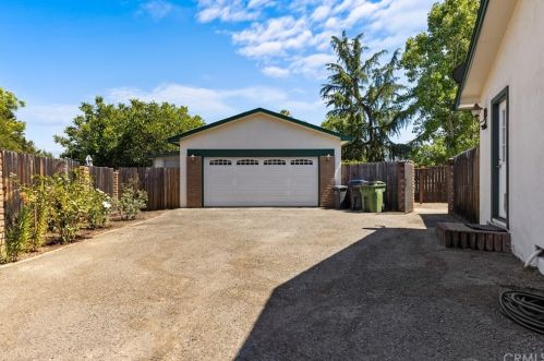 1205 Marwen Dr, Ukiah CA  95482-5634 exterior