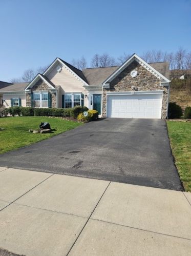617 Whispering Pines Dr, Gibsonia, PA 15044-7854