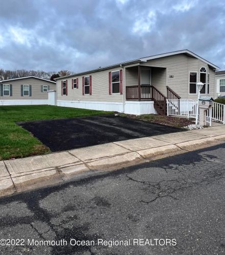 182 Farm Rd, East Freehold, NJ 07728-3407