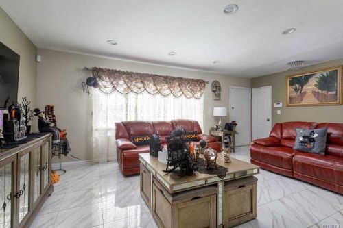 156-16 89th St, Jamaica, NY 11414-1322