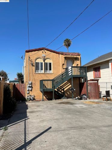 8831 D St, Oakland, CA 94621-1133
