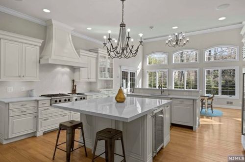 878 Seneca Rd, Franklin Lakes NJ  07417-2825 exterior