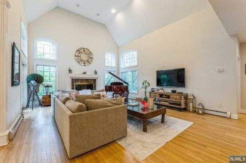 9 Blackledge Ct, Closter NJ  07624-3231 exterior