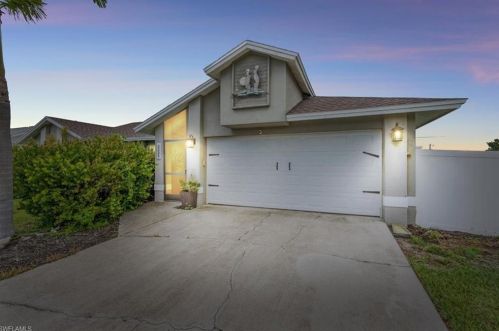 2221 6th Ter, Cape Coral, FL 33990-2733