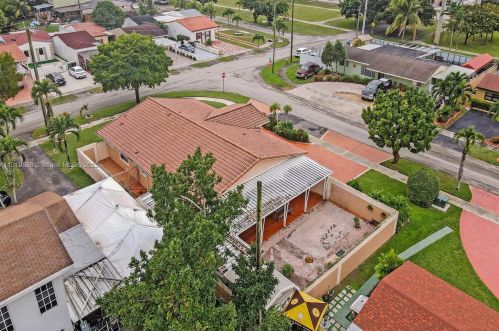 7215 15th Ave, Hialeah FL  33014-3805 exterior