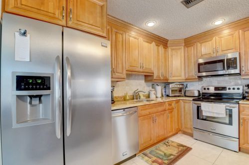 5136 Mirror Lk Blvd, Boynton Beach FL  33472-1211 exterior