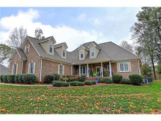 241 Highland Forest Dr, Lake Wylie, SC 29710-6311