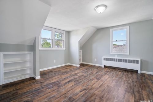 247 Garden St, Westbury NY  11590-3842 exterior