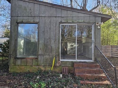 1521 Colonial Ave, Greensboro NC  27408-4907 exterior