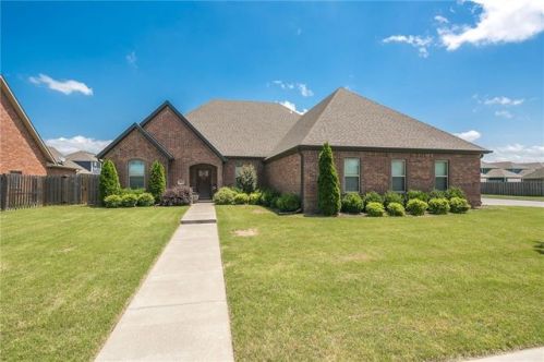 584 Mulligan Dr, Fayetteville, AR 72704-7518