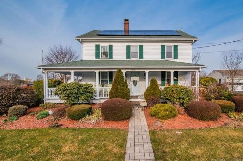 703 East St, Middletown, CT 06457-1710