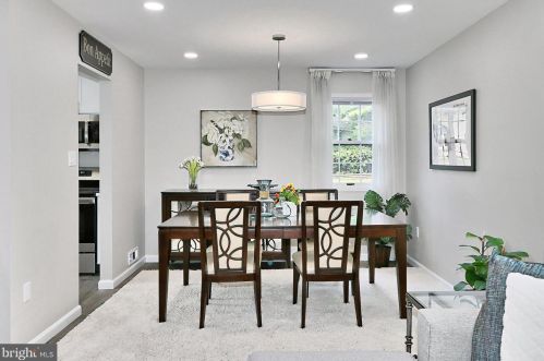 6401 Limerick Ct, Springfield VA  22152-1944 exterior