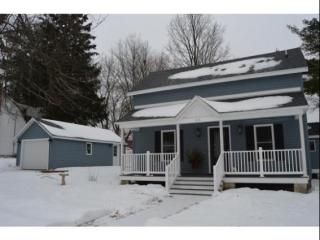 317 North St, Waupaca, WI 54981-1128