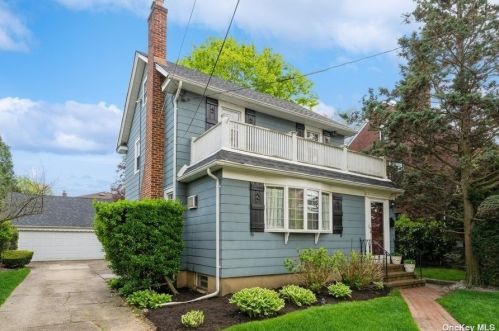 8 Poppy Pl, Floral Park, NY 11001-2304