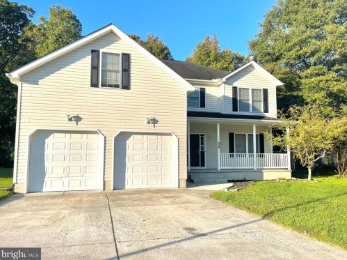32 Pin Oak Dr, Dover DE  19904-2373 exterior