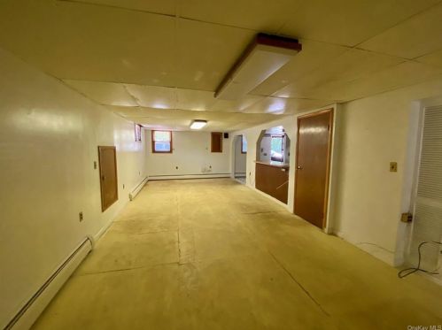 5 Court Ln, Fishkill NY  12524-2432 exterior