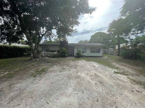 171 6th Dr, Vero Beach, FL 32962-3549