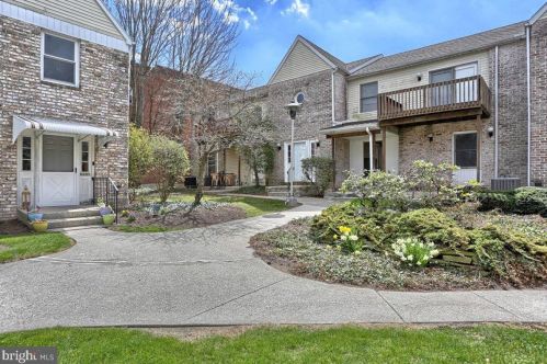 2142 Market St, Camp Hill, PA 17011-4724
