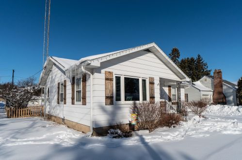 1137 Wheeler St, Lake Geneva, WI 53147-1145